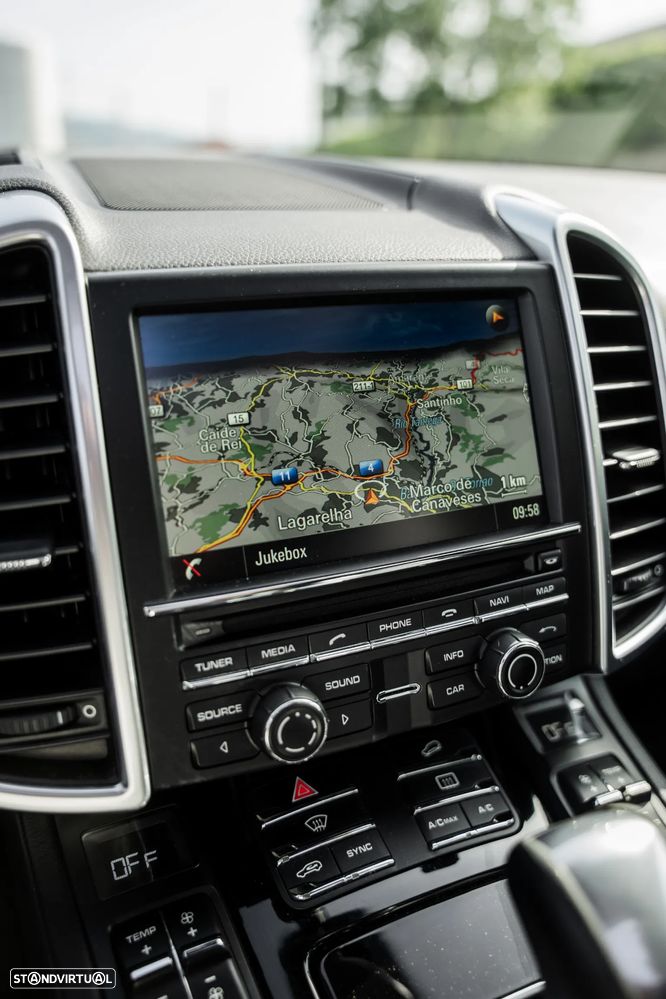 Porsche Cayenne Platinum Edition - 39