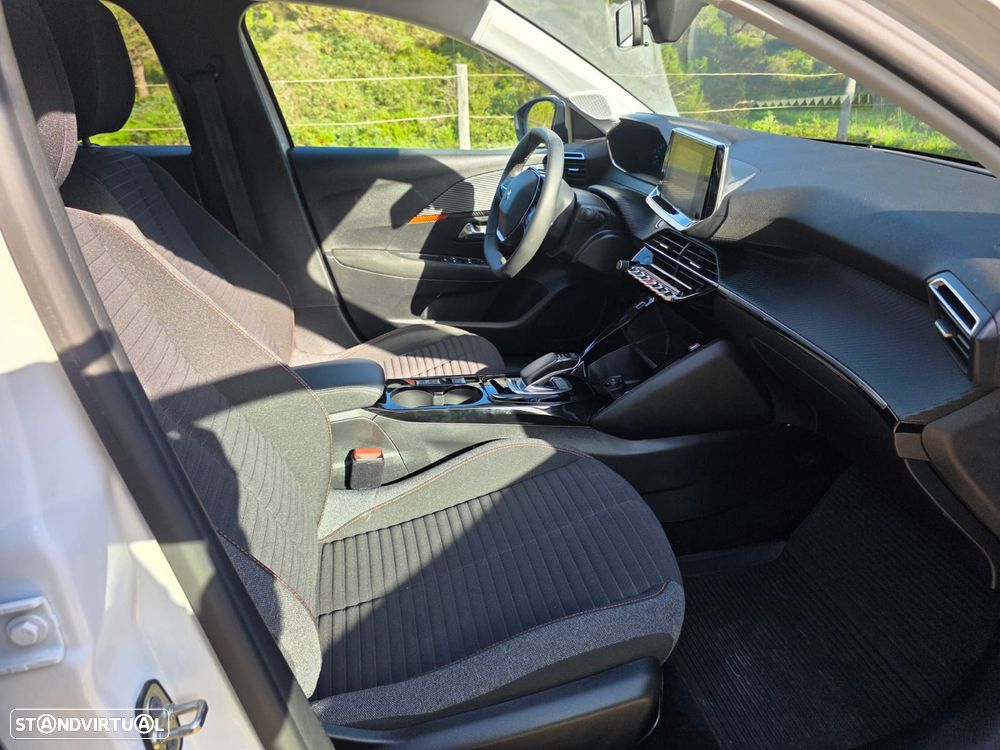 Peugeot e-208 E-Style - 17