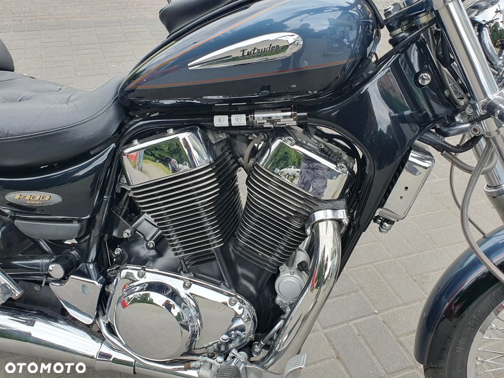 Suzuki Intruder - 4