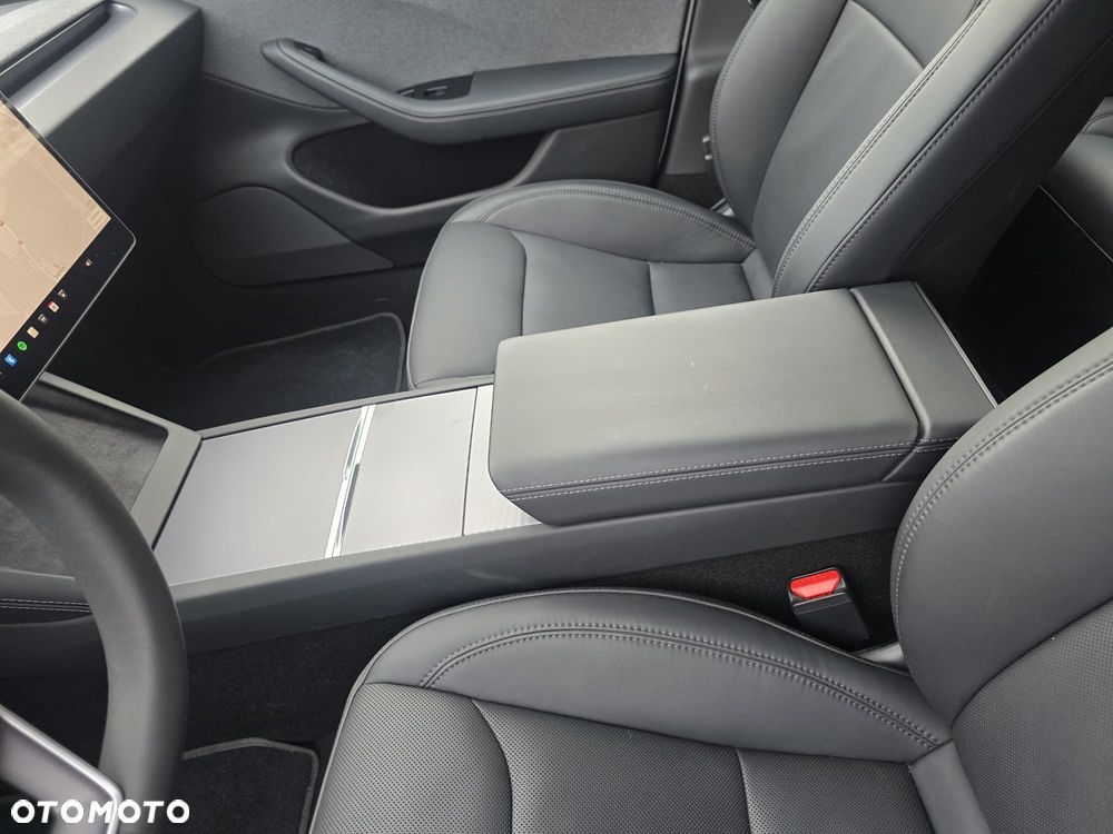Tesla Model 3 - 32