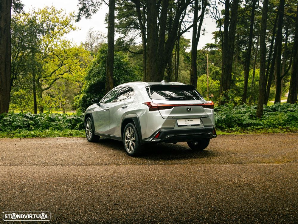 Lexus UX 250h Sport - 2