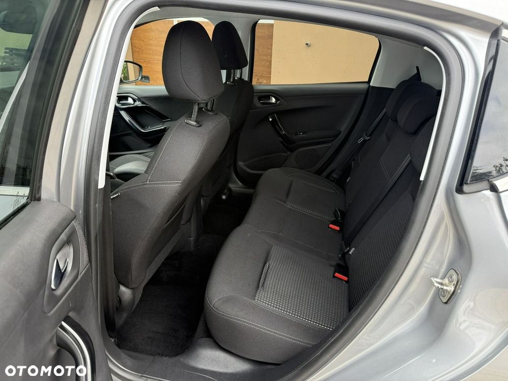 Peugeot 208 - 28