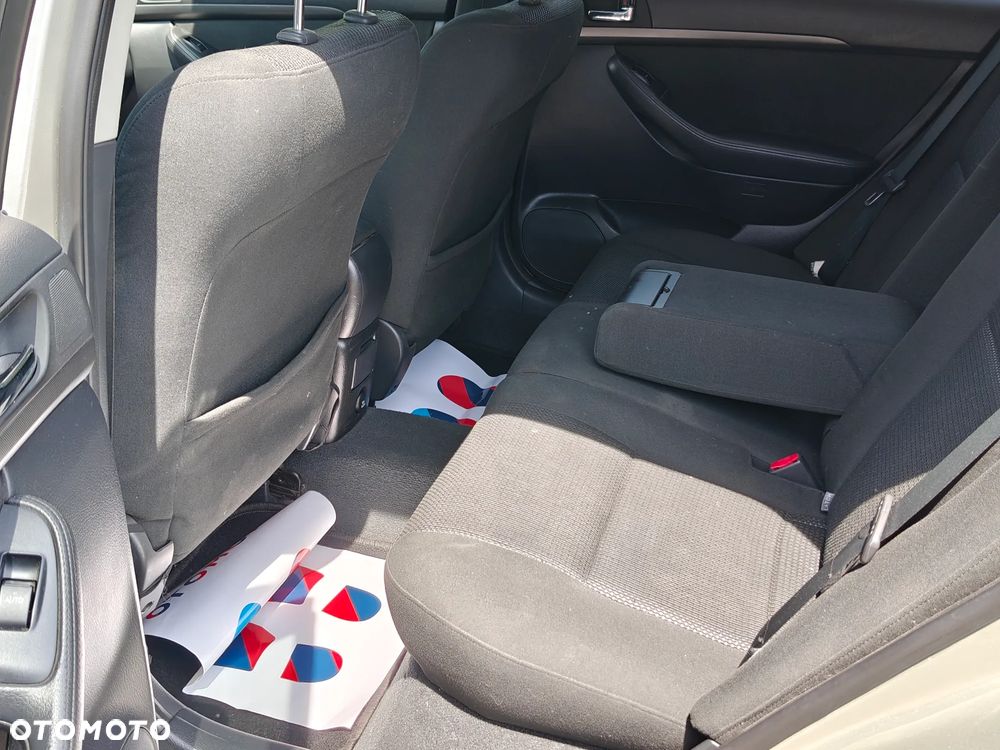 Toyota Avensis 2.0 VVT-i Executive - 11
