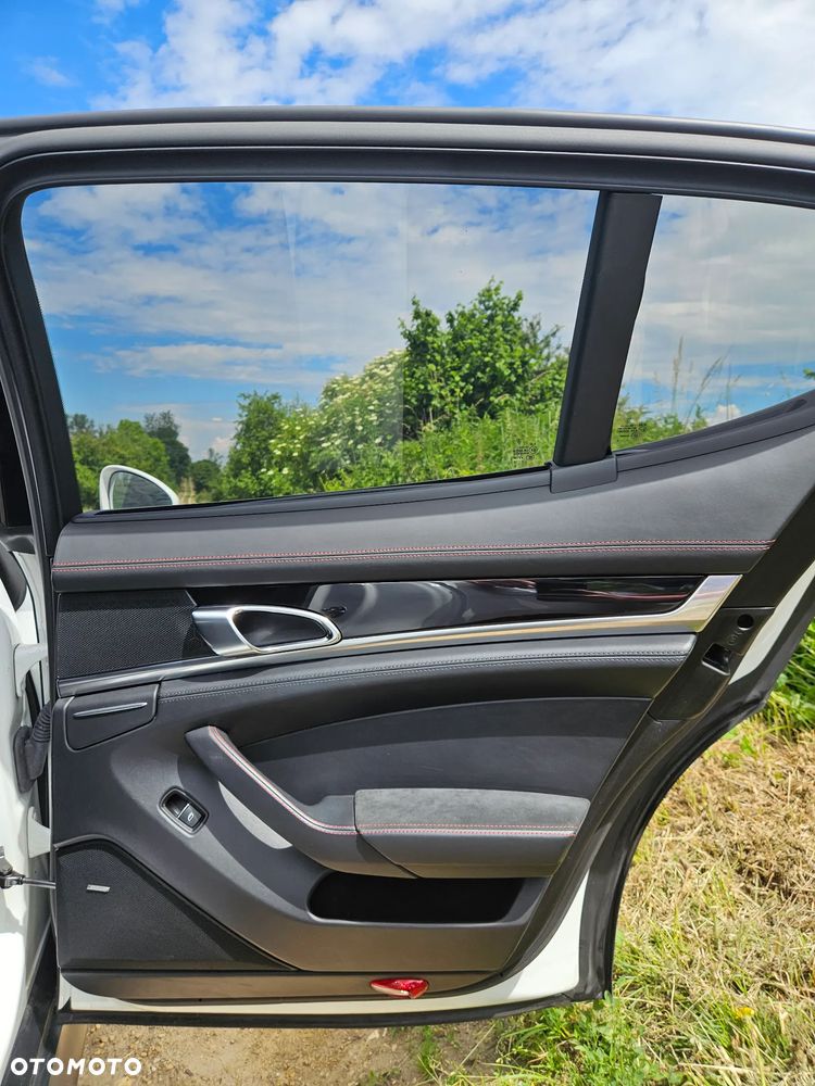 Porsche Panamera - 18