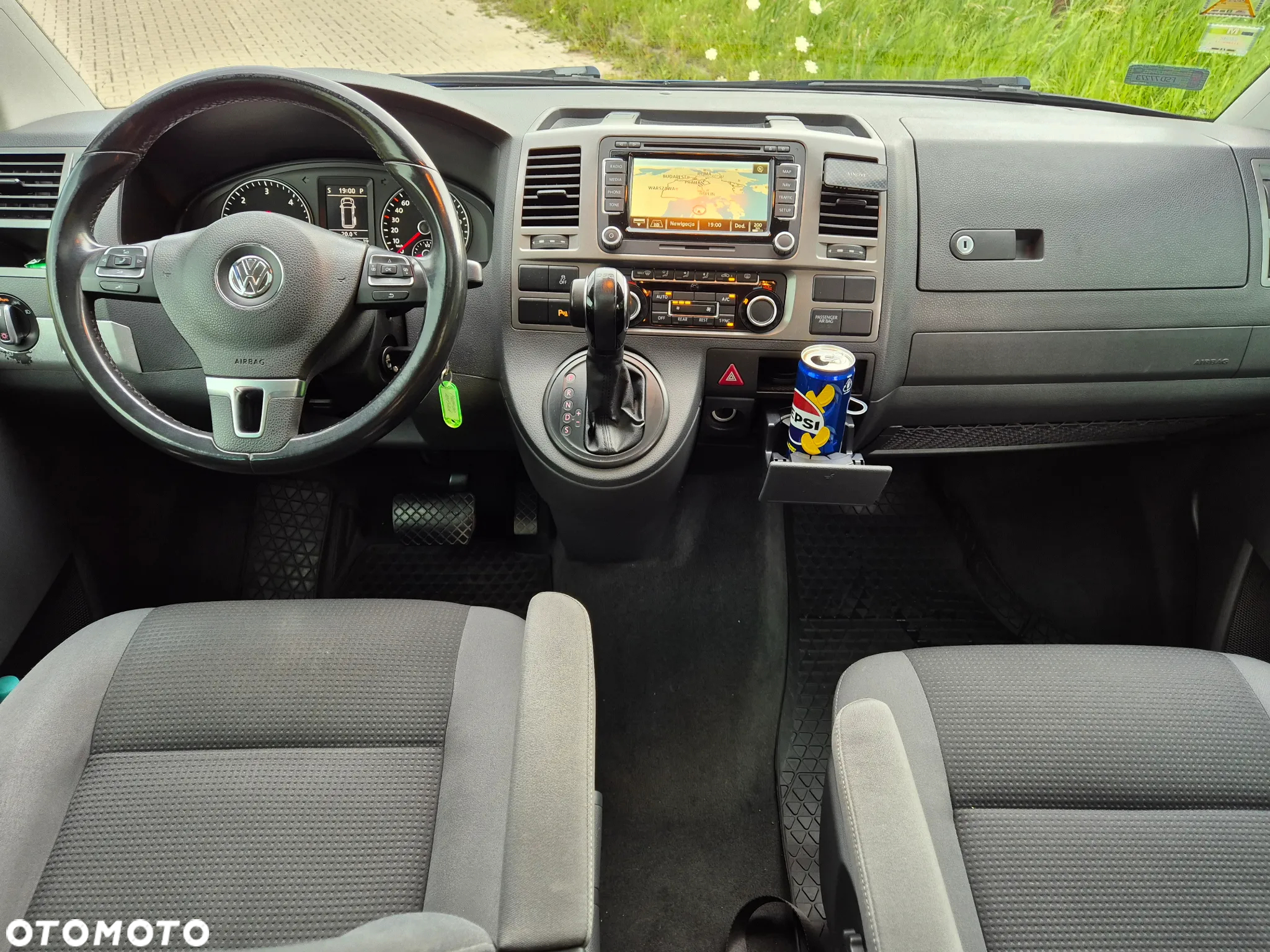 Volkswagen Multivan - 10