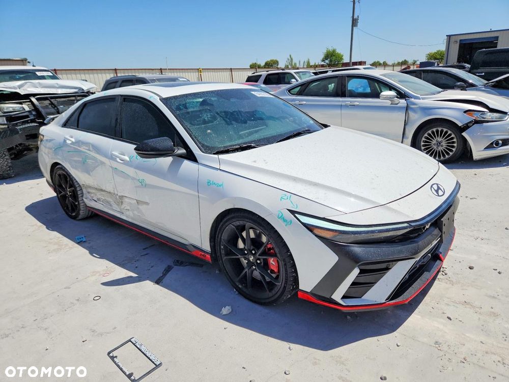 Hyundai Elantra - 3