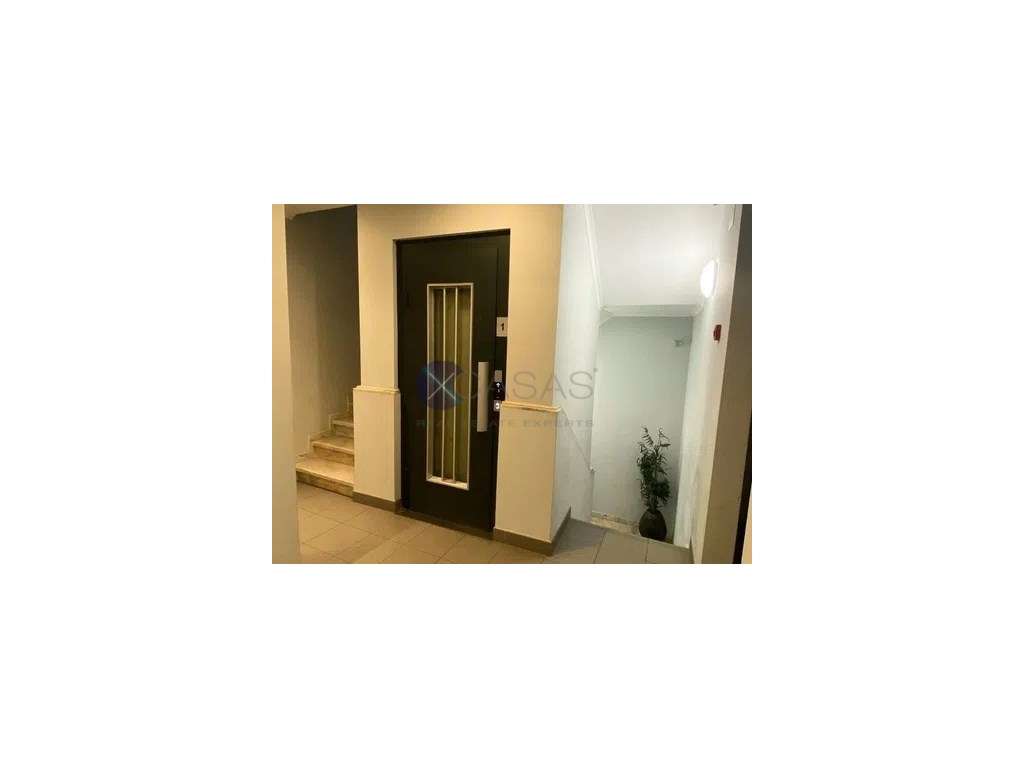 Apartamento T1, totalmente mobilado, para venda na Avenida Almirant... - Grande imagem: 4/19