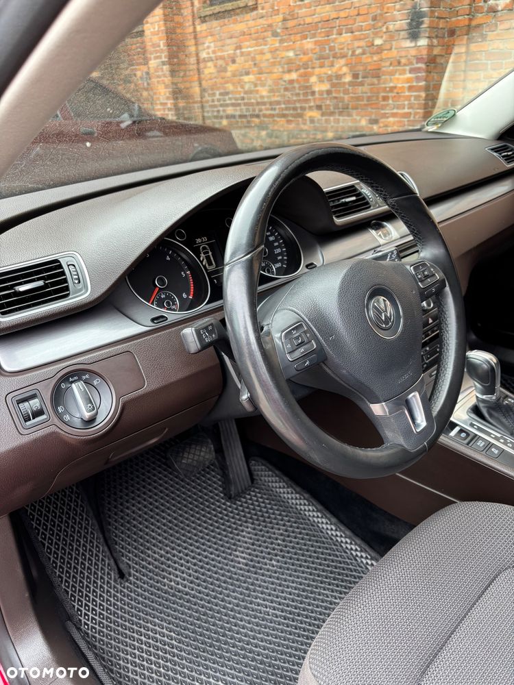 Volkswagen Passat - 13