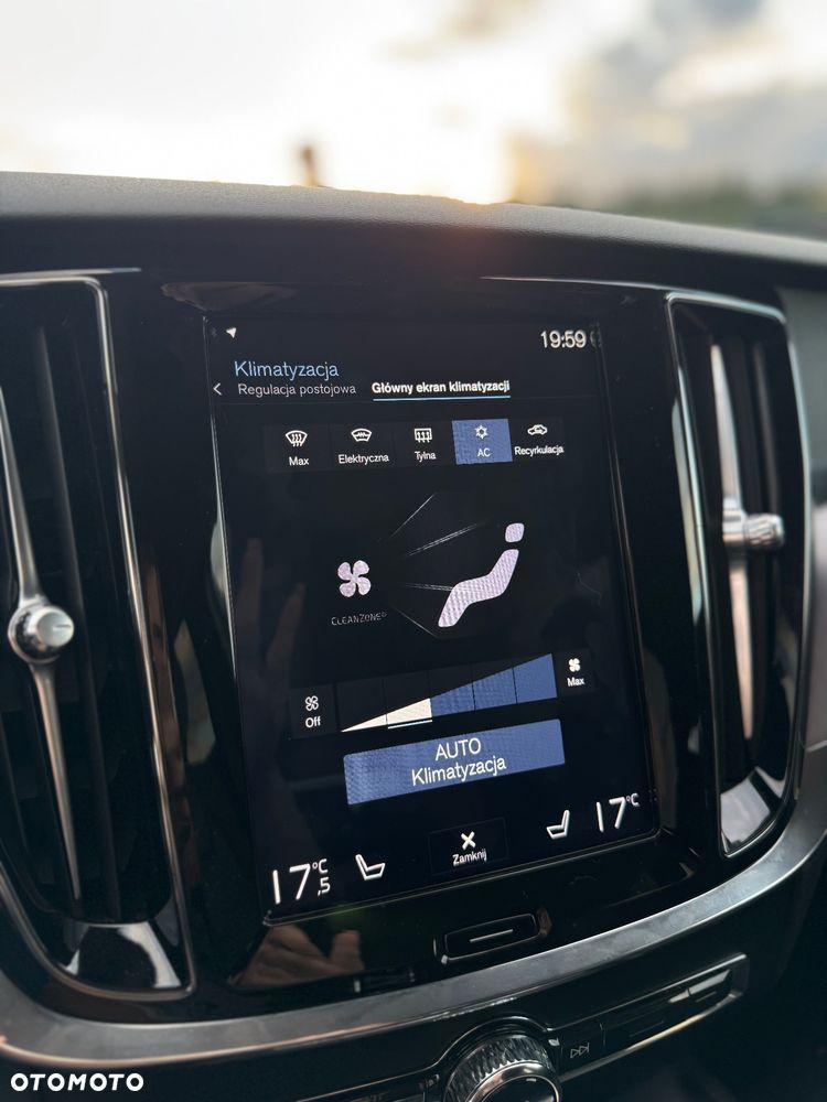 Volvo V60 Cross Country - 16