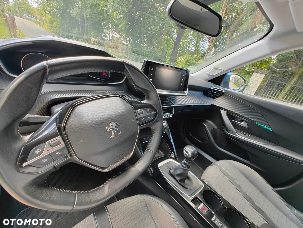 Peugeot 2008 1.2 PureTech Allure S&S - 12