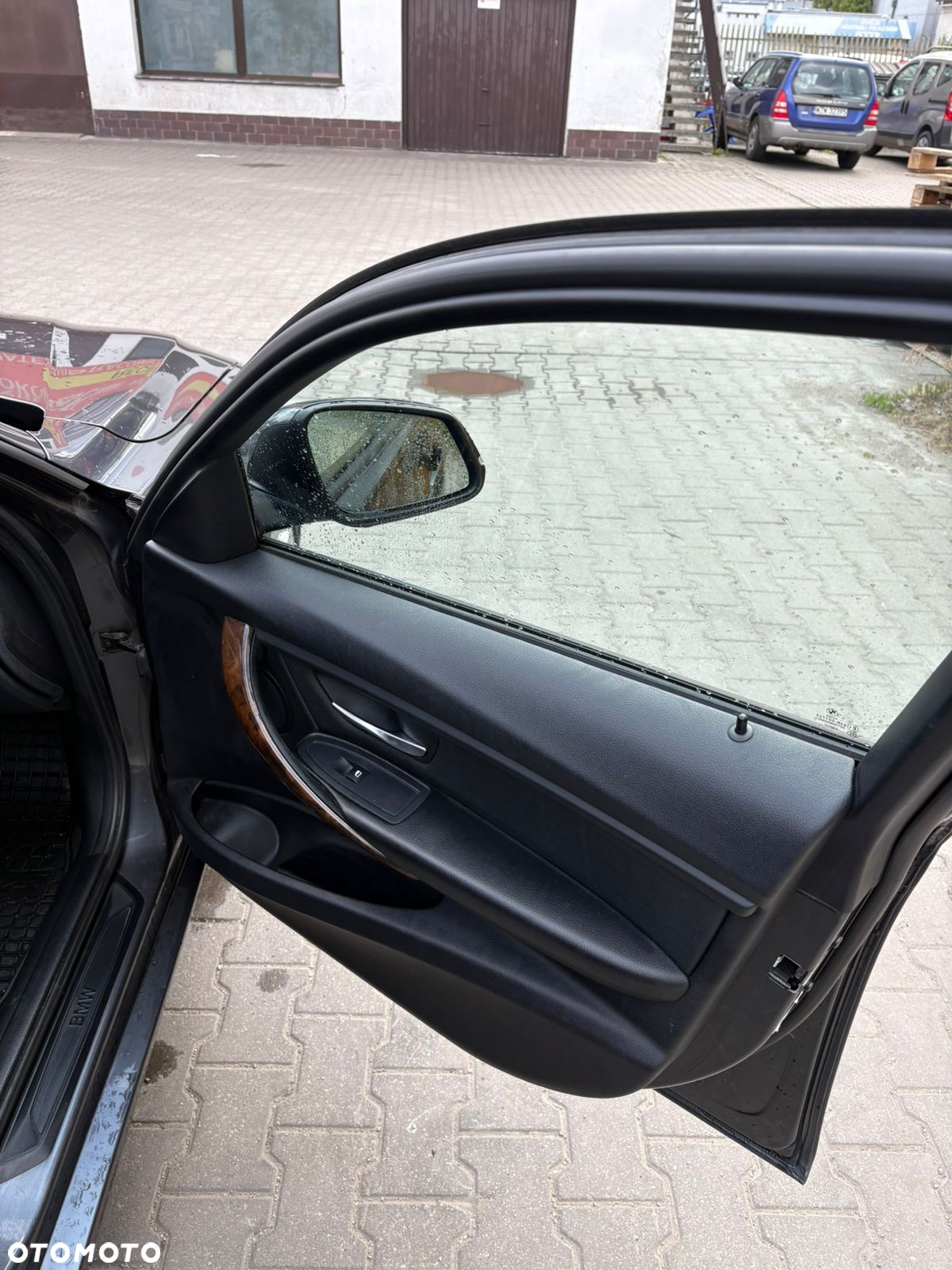 BMW Seria 3 320i - 11