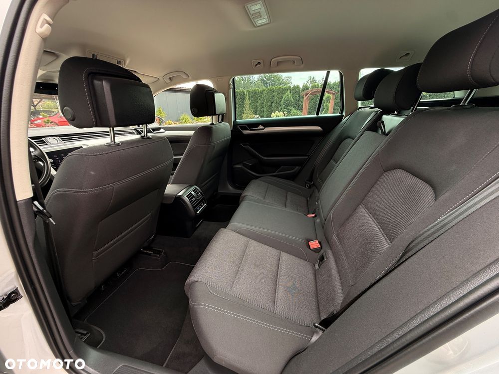 Volkswagen Passat 2.0 TDI SCR Comfortline DSG - 26