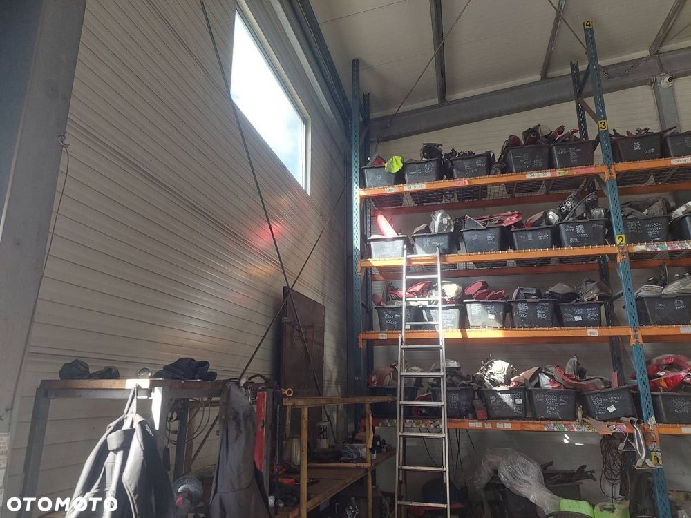 KOMPLETNY TYŁ KLAPA ZDERZAK LAMPY TYŁ TOYOTA AVENSIS T25 1C0 - 14