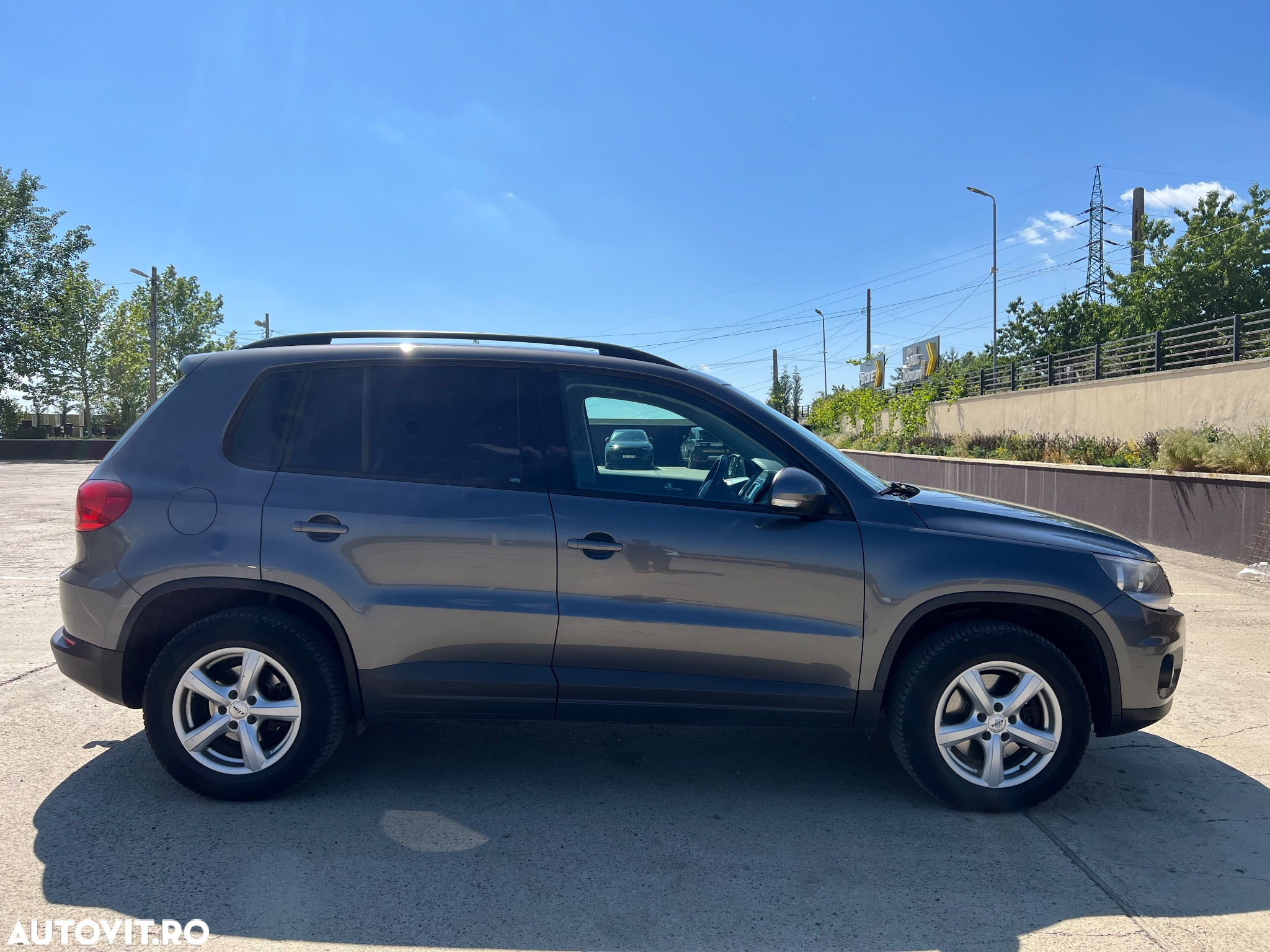 Volkswagen Tiguan 2.0 TDI 4Motion DSG Sport & Style - 27