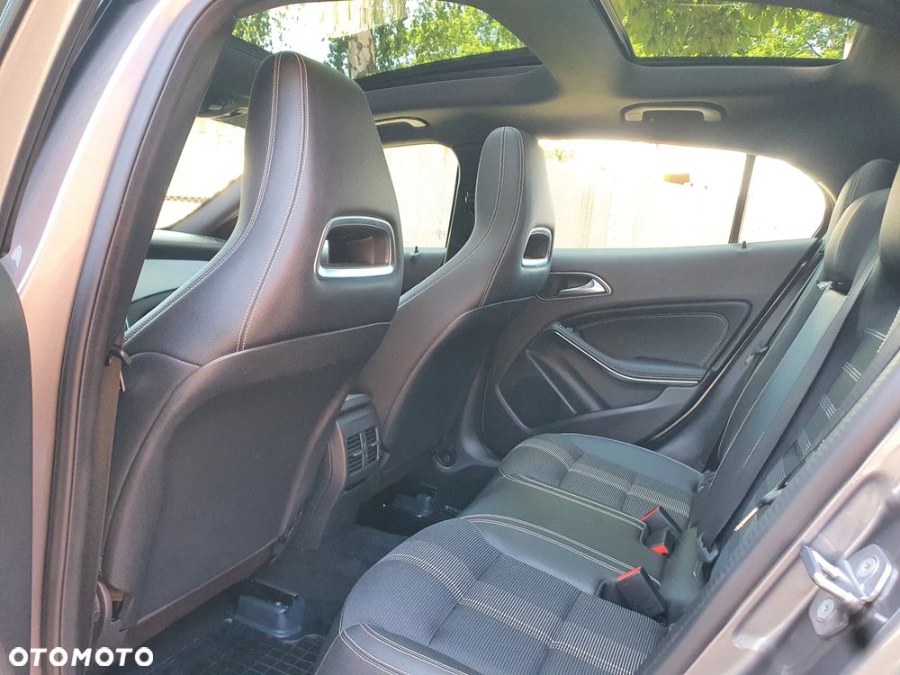 Mercedes-Benz GLA 200 d 7G-DCT Activity Edition - 14