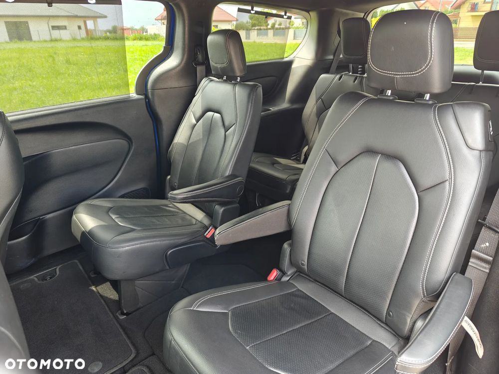 Chrysler Pacifica - 8