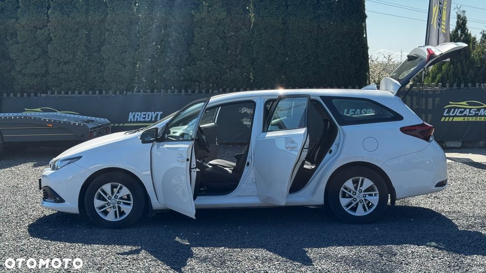 Toyota Auris - 16