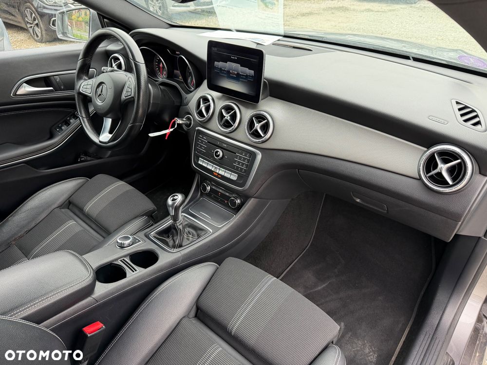 Mercedes-Benz CLA 180 Urban - 39