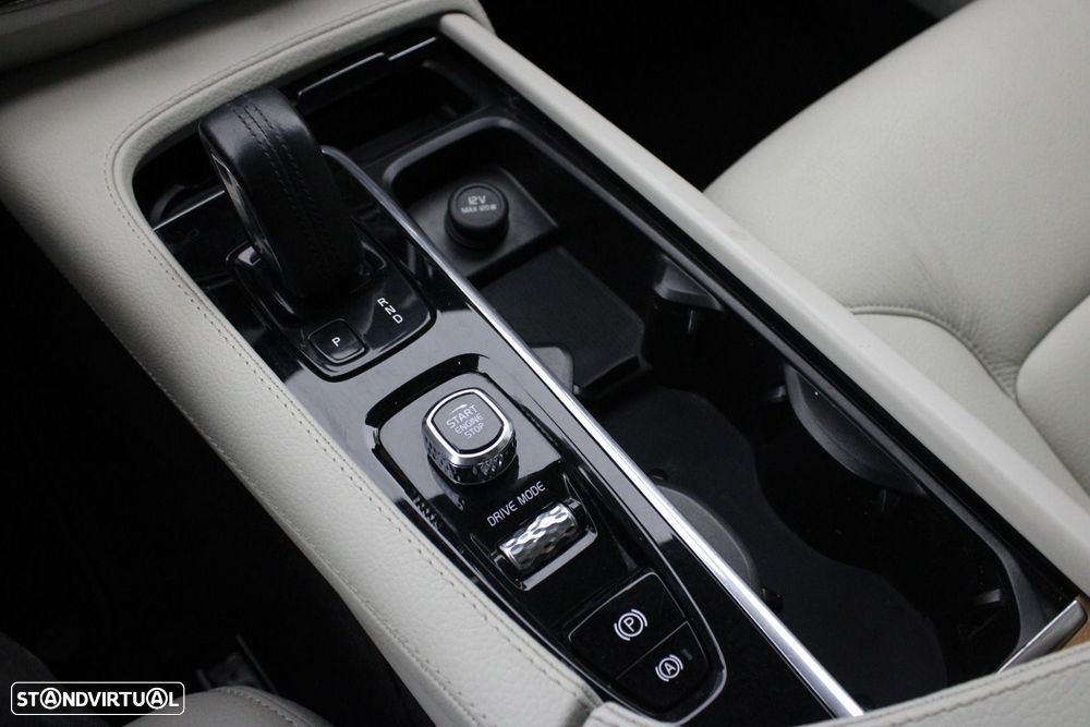 Volvo V90 2.0 B4 Momentum Plus Geartronic - 22