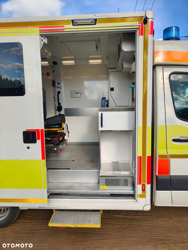 Mercedes-Benz SPRINTER - 11