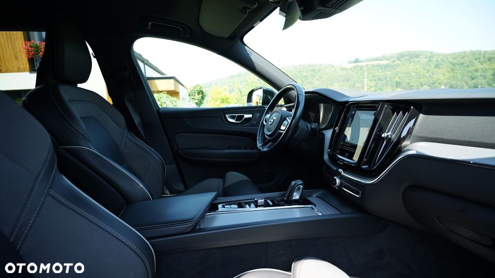 Volvo XC 60 B4 D AWD R-Design - 22
