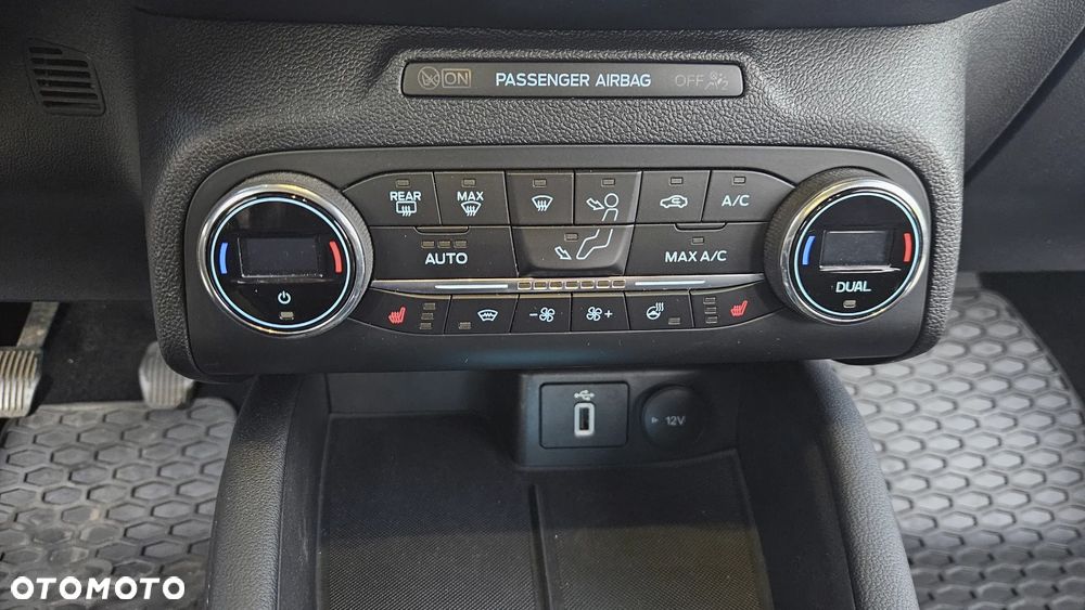 Ford Focus 1.5 EcoBoost Titanium - 11