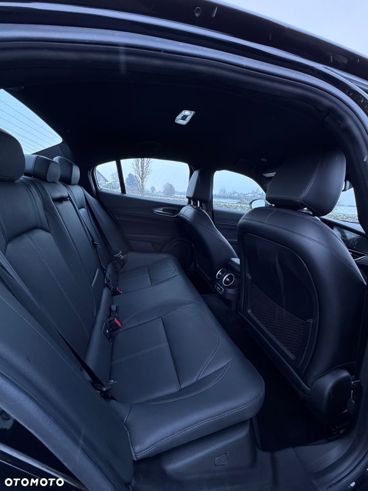 Alfa Romeo Giulia 2.0 Turbo 16V AT8 Veloce - 23