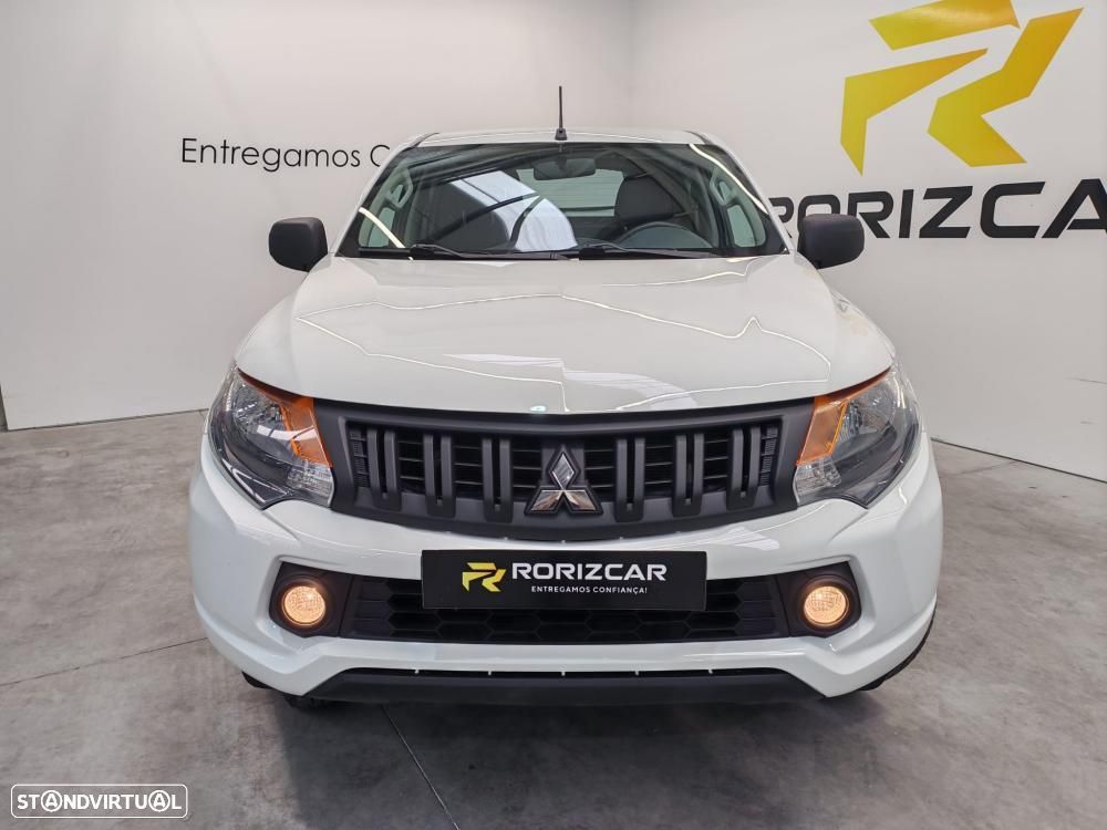 Mitsubishi L200 2.4 DI-D Club Invite Strakar Look CC 4WD - 12