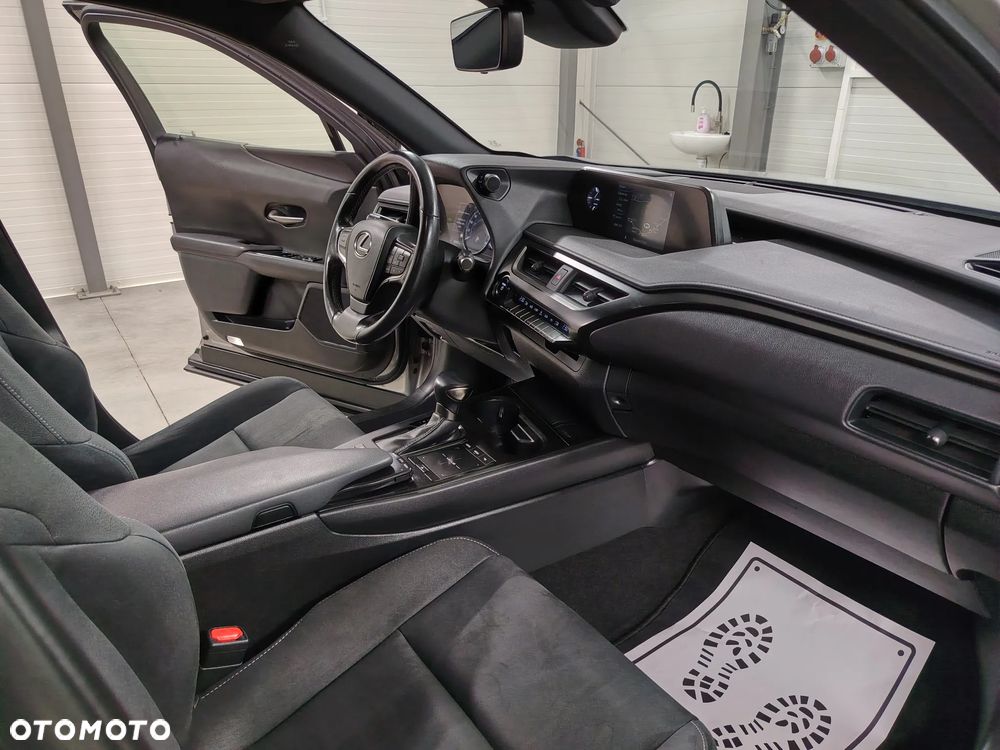 Lexus UX 250h Elegance 2WD - 28