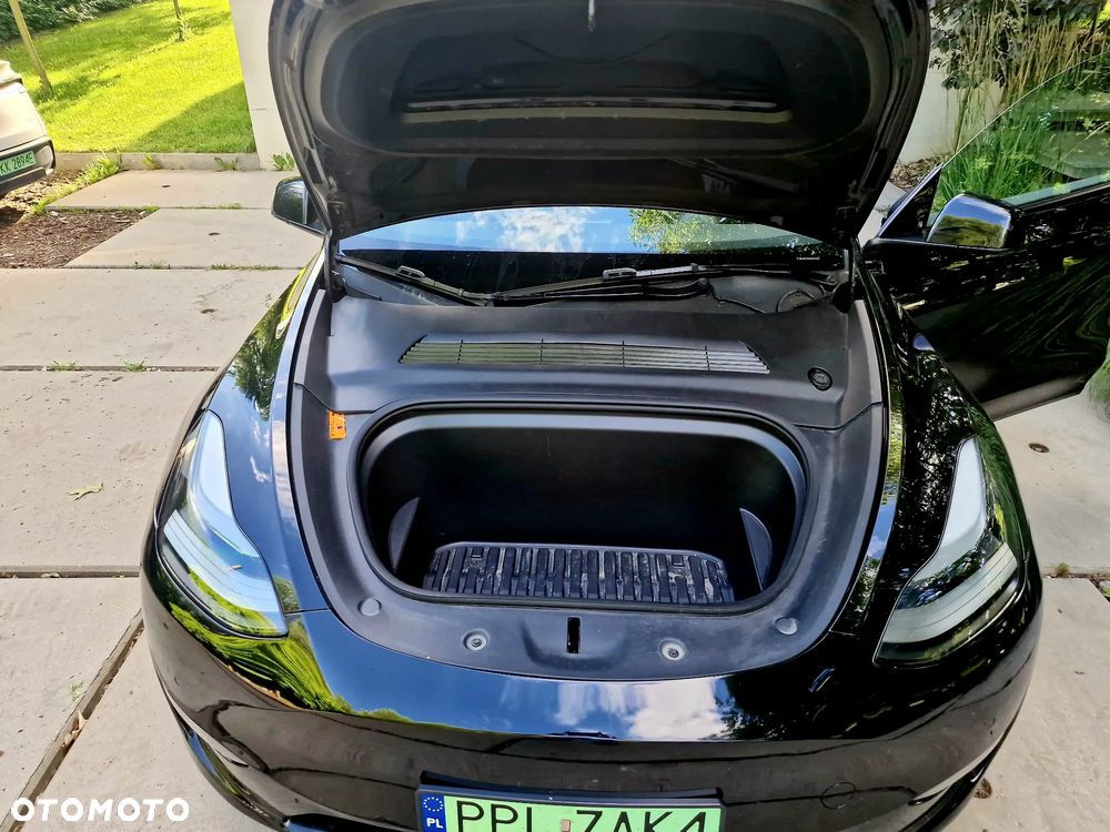 Tesla Model Y Long Range AWD - 12