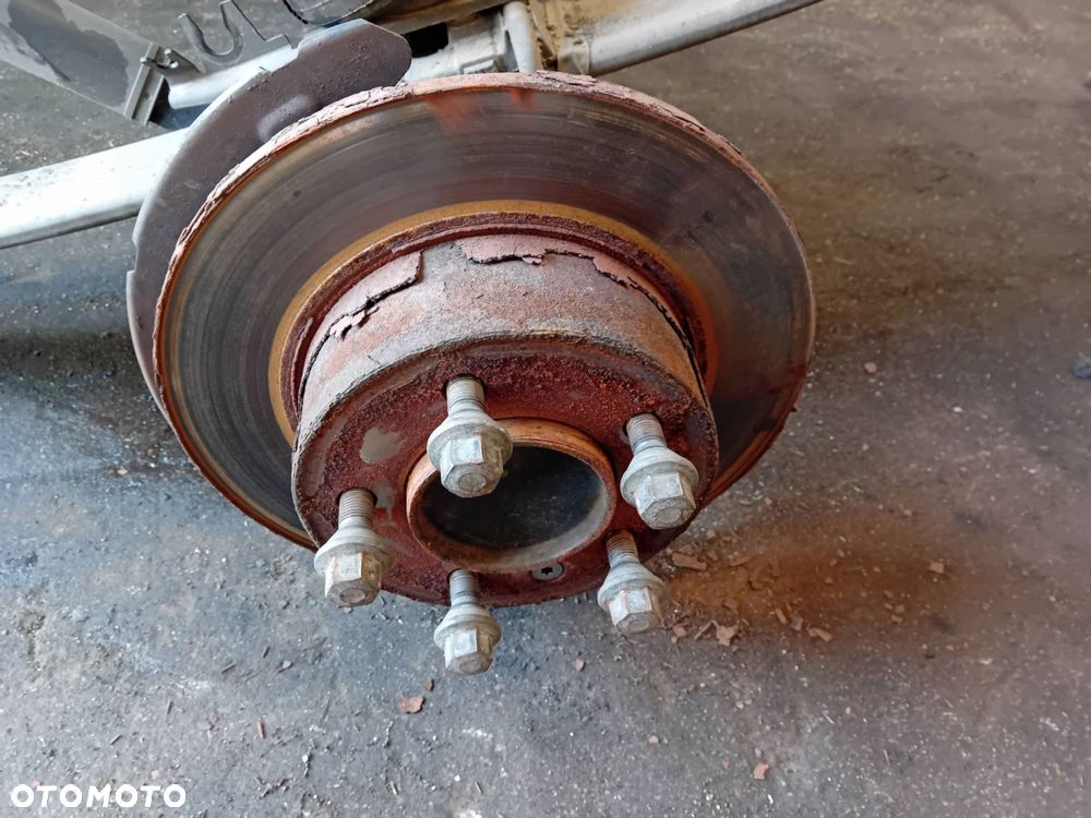 BELKA / SANKI TYŁ RENAULT MASTER III - 3