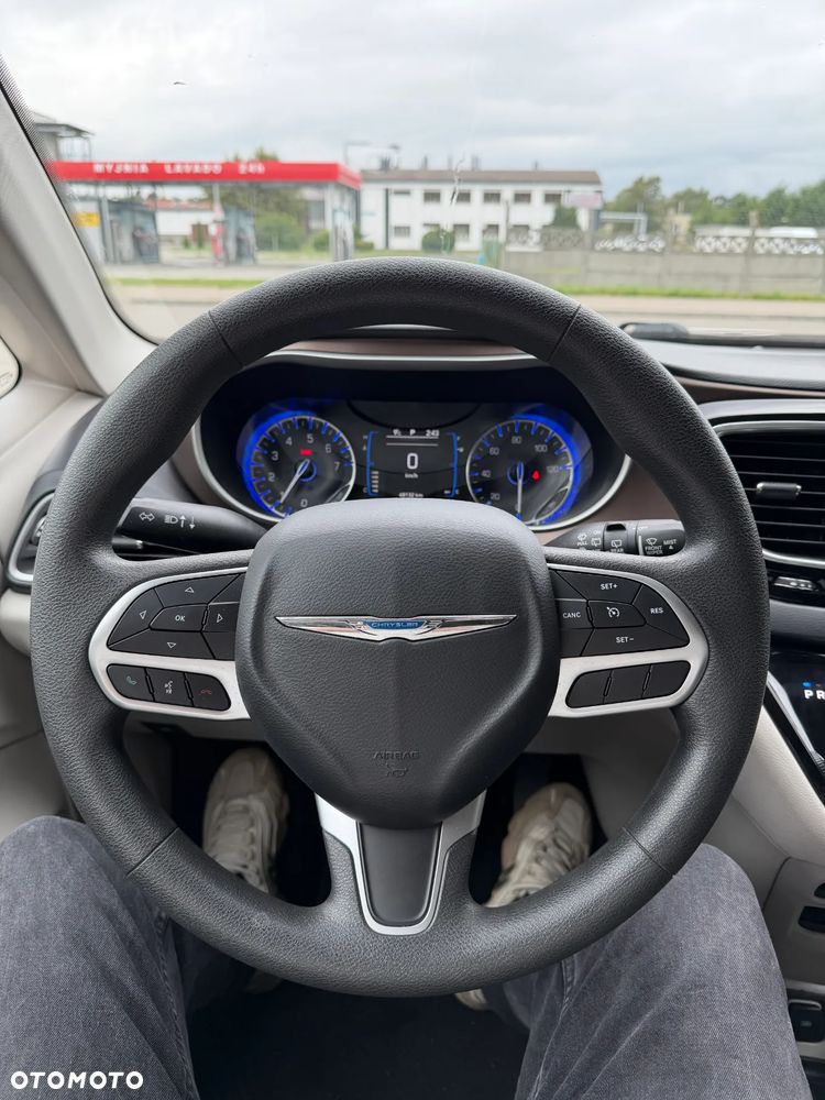 Chrysler Pacifica - 33