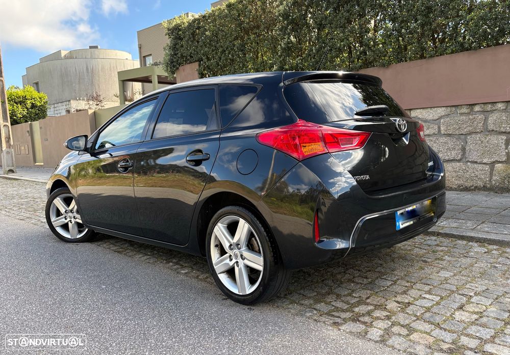 Toyota Auris 1.4 D-4D Comfort+Pack Sport - 2