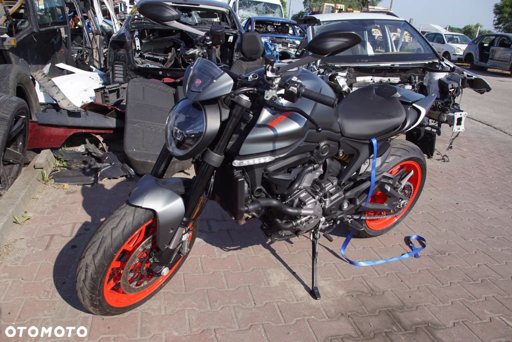 Motocykl na części - Ducati Monster 937 Plus 937 cm3 111 KM 937W4N 2021R Silnik Skrzynia Lampa Osłona Lusterko Błotnik Owiewka Siedzenie Łańcuch Wahacz Laga Sterownik Moduł Czujnik Licznik Manetka - 1