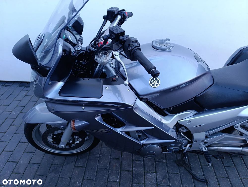 Yamaha FJR - 11