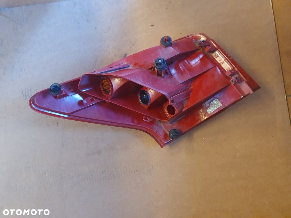 LAMPA PRAWA TYLNA PEUGEOT 407 SW KOMBI - 4