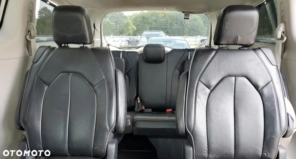 Chrysler Pacifica - 11