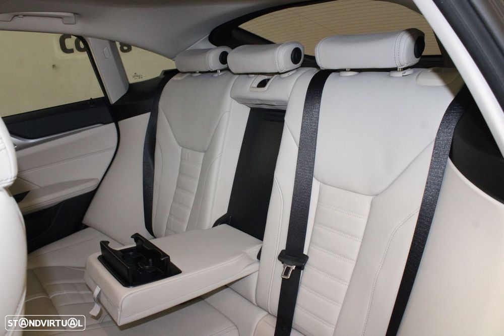 BMW i4 eDrive40 - 38