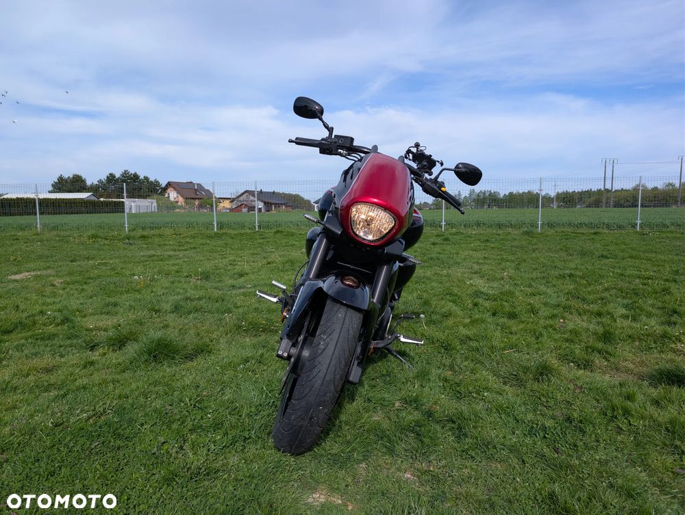 Suzuki Intruder - 11