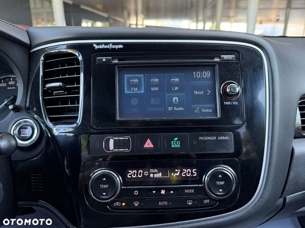 Mitsubishi Outlander 2.0 Intense Comfort 4WD CVT - 23