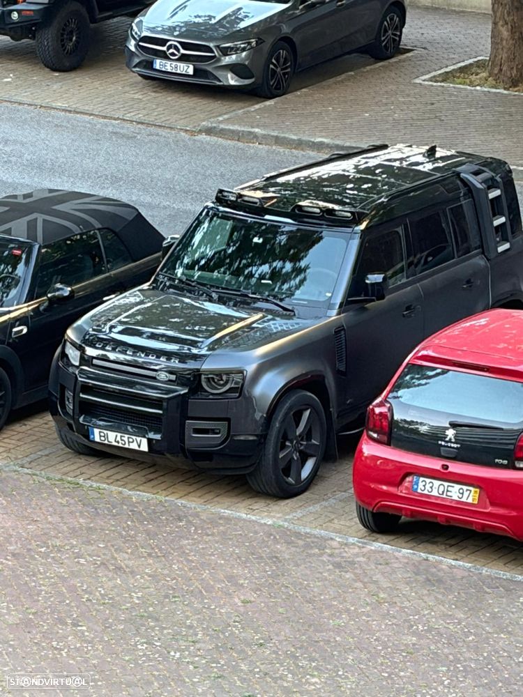 Land Rover Defender - 1