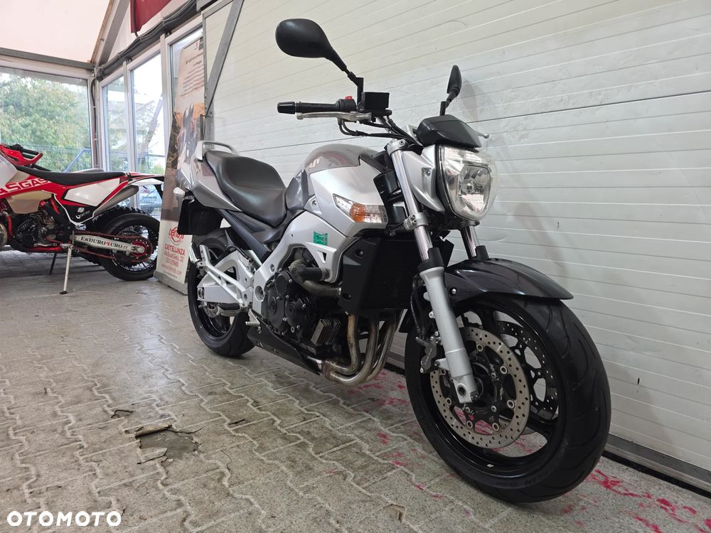 Suzuki GSR - 7