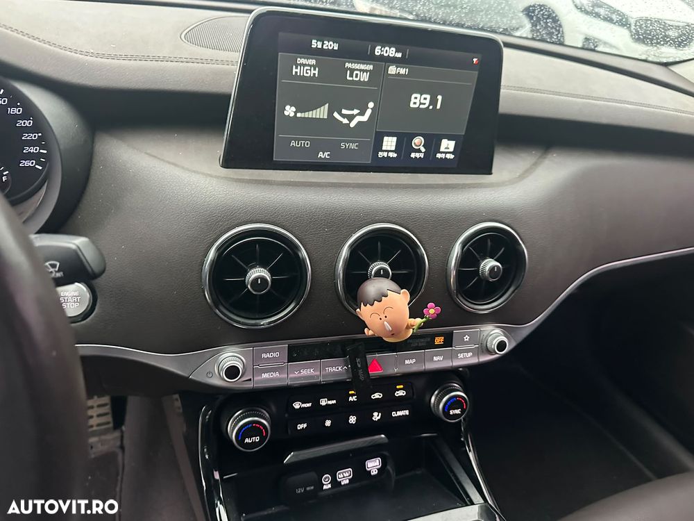 Kia Stinger - 8