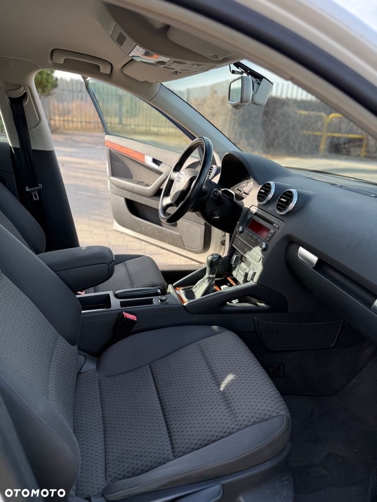 Audi A3 Sportback 1.8 TFSI Ambiente - 11