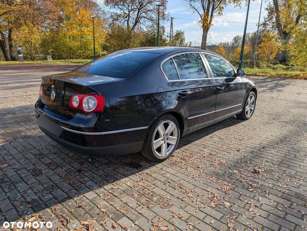 Volkswagen Passat 2.0 FSI Highline - 12