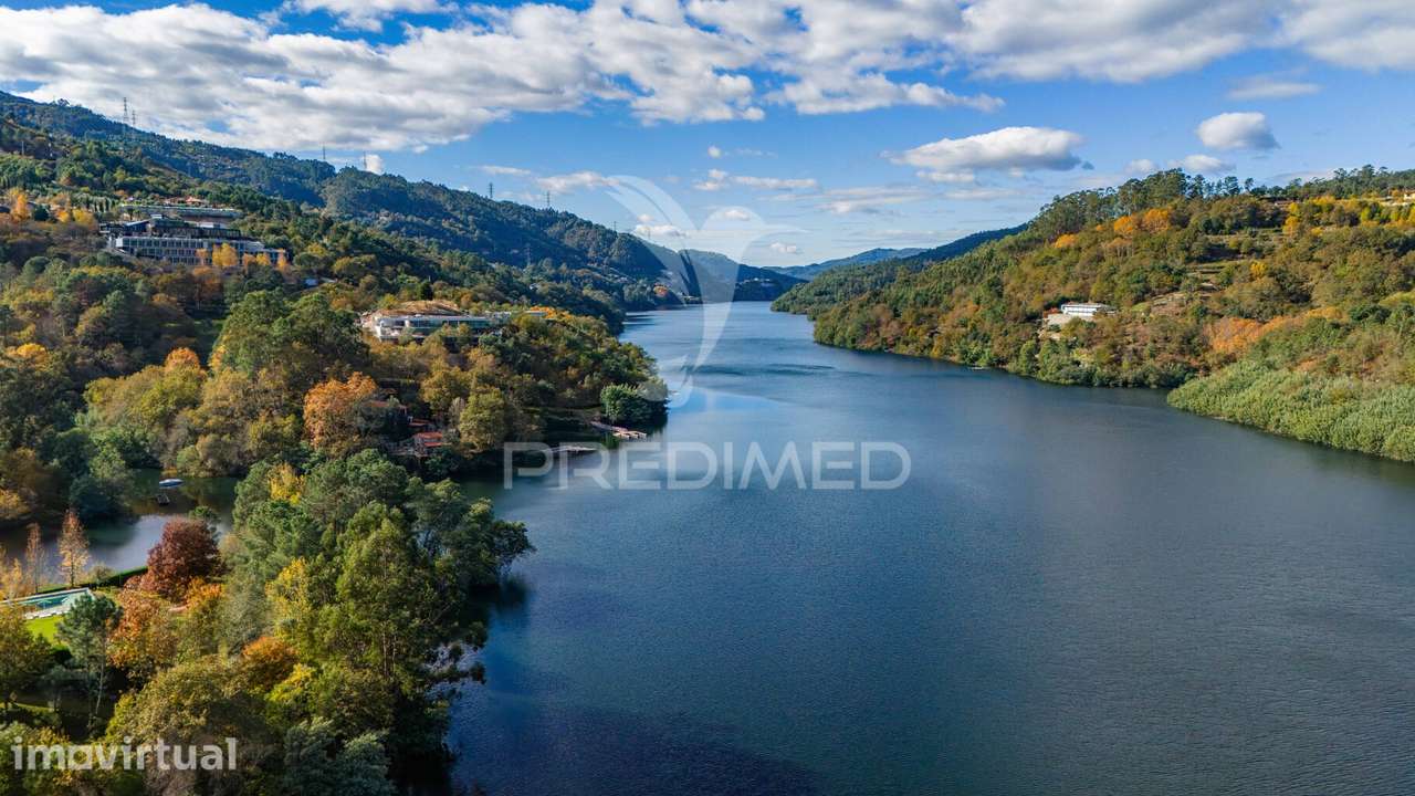 Terreno com 13290 M2 no rio Cávado, Gerês - Grande imagem: 2/22