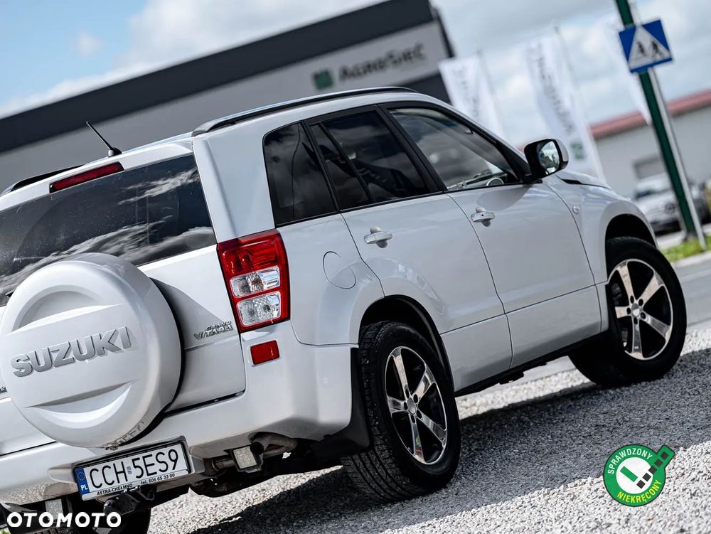 Suzuki Grand Vitara 2.0 Comfort + - 9
