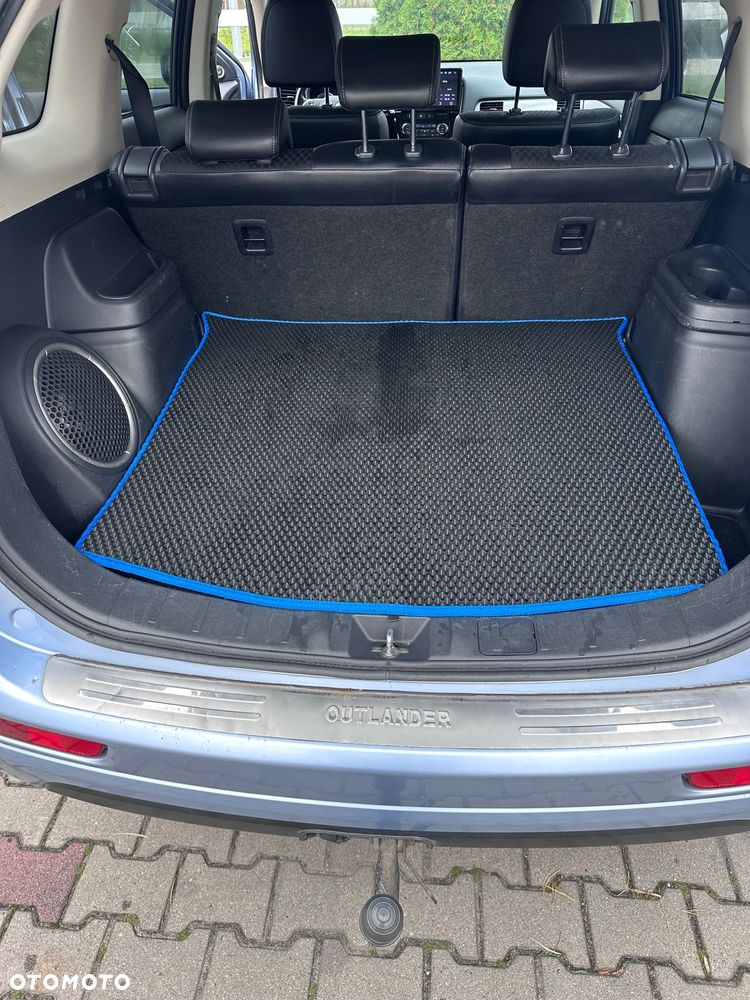 Mitsubishi Outlander Intense + - 7