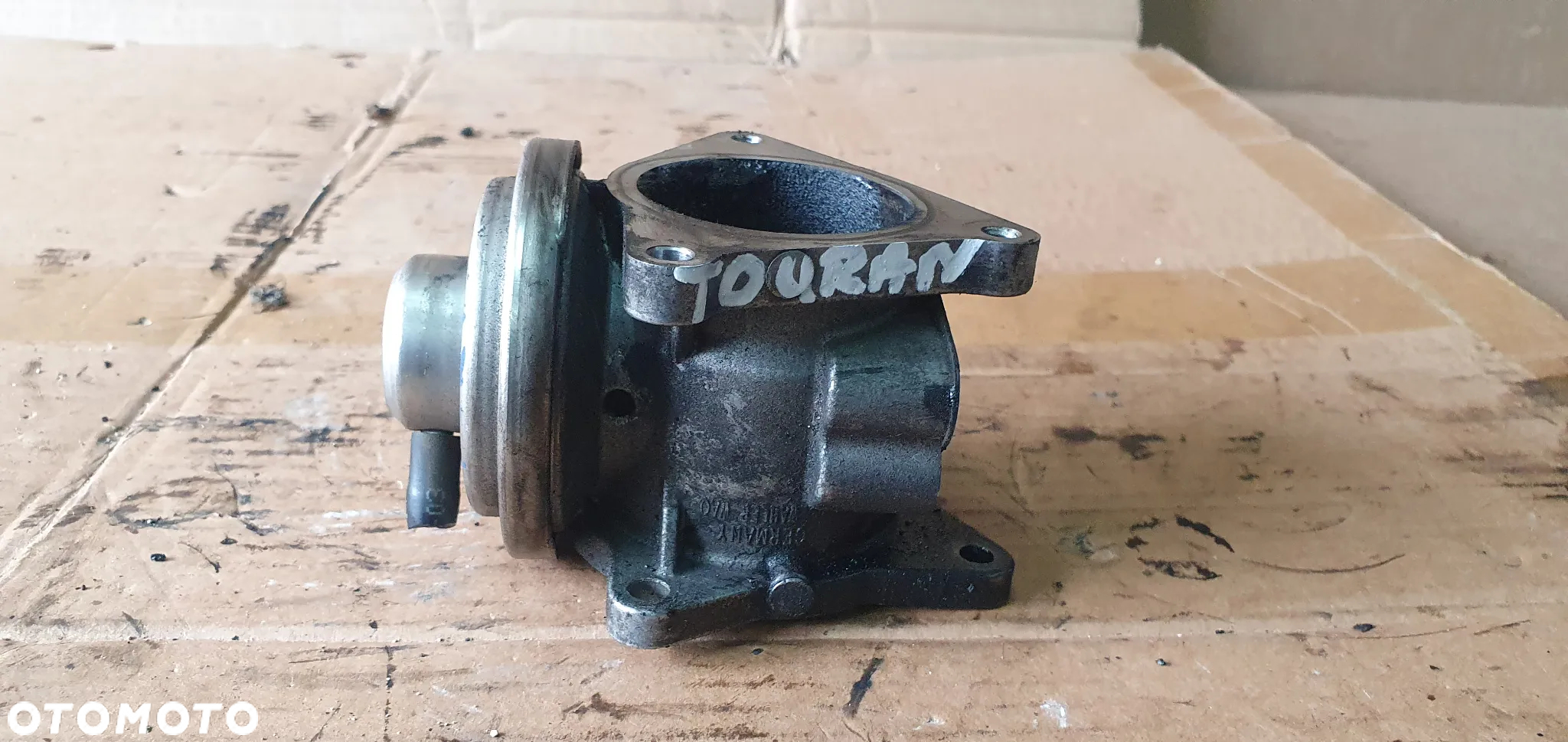 Zawór EGR VW Touran 1.9 TDI 038131501S 038129637D - 2