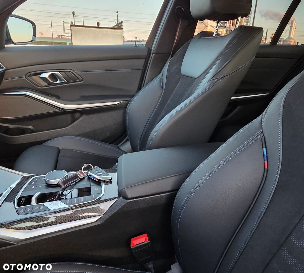 BMW Seria 3 330i xDrive M Sport - 29